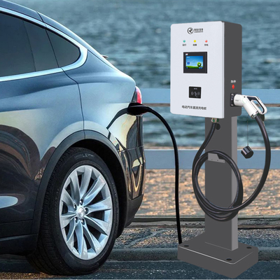 30KW EV شاحن DC معدات شحن EV سريعة السرعة مع شاشة تعمل باللمس بالسعة CCS1 CCS2